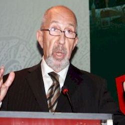 Orhan Arıoğul yazar fotoğrafı