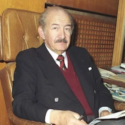 Haldun Taner yazar fotoğrafı